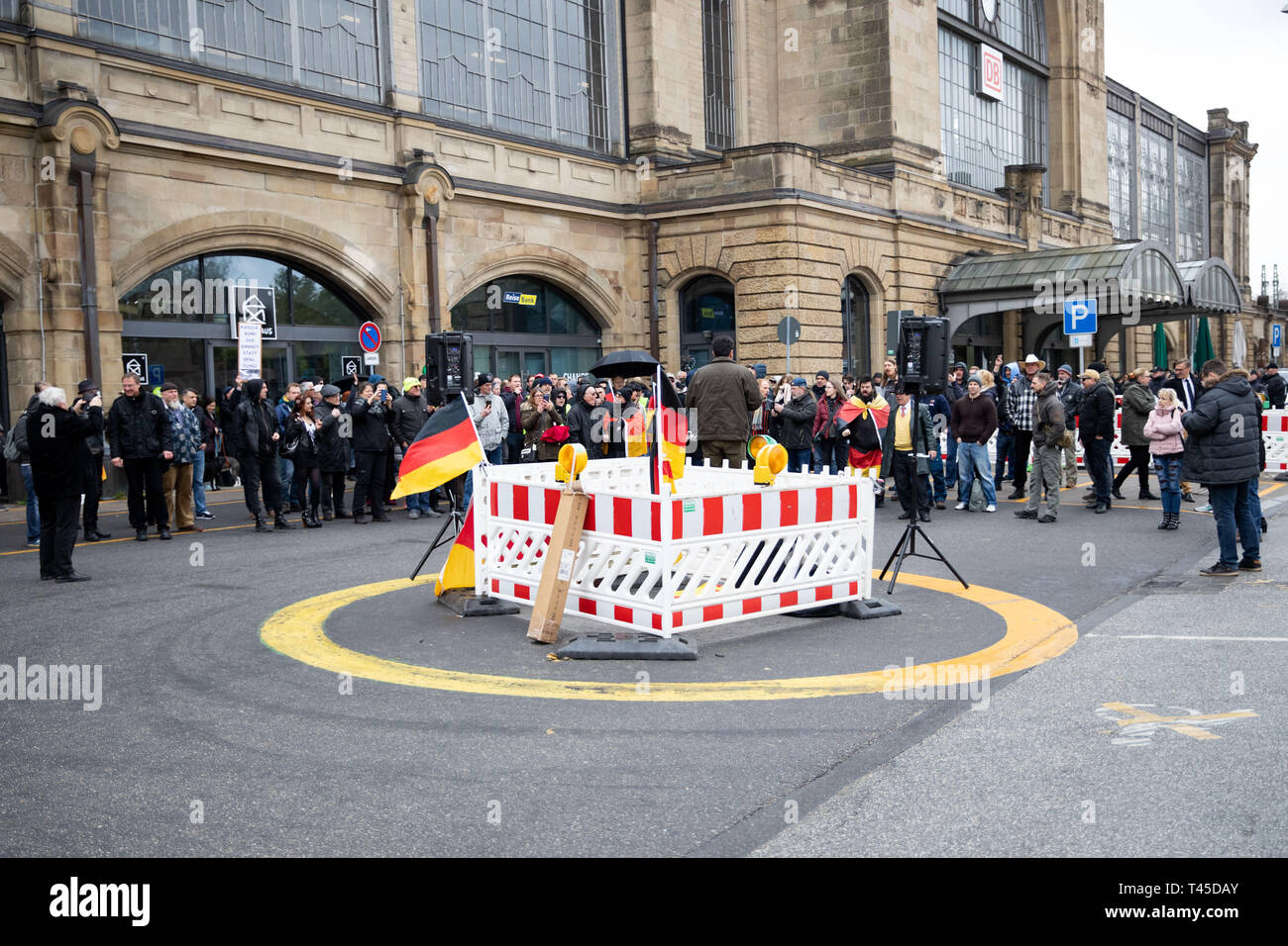 Hamburg, Germany. 14th Apr, 2019. Participants of the right rally ...
