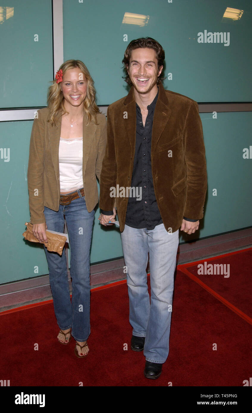 LOS ANGELES, CA. January 27, 2003: Actor OLIVER HUDSON & girlfriend at ...