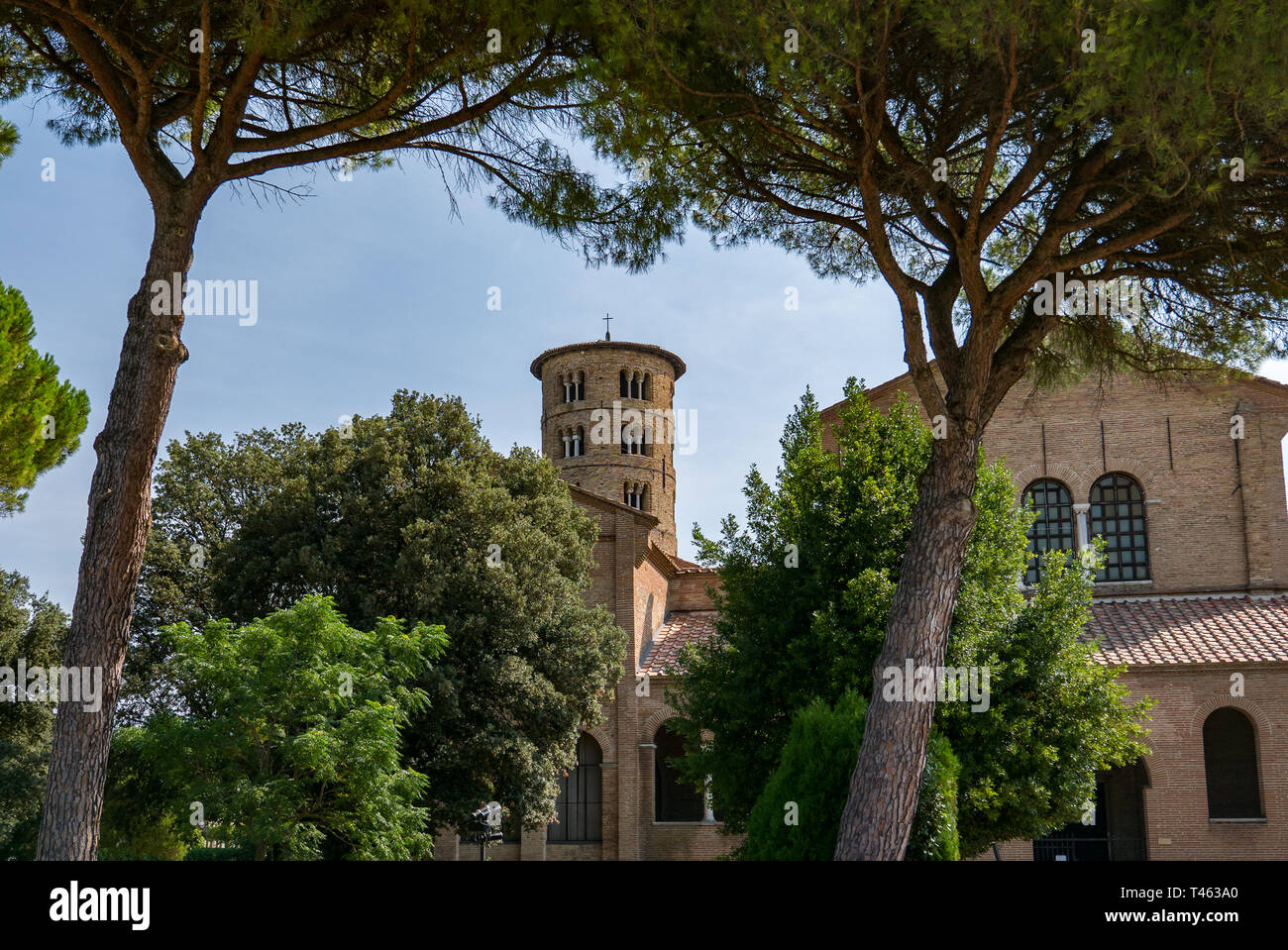 INTERIOR DE LA BASILICA DE SAN APOLINAR NUOVO - SIGLO VI. Location:  BASILICA DE SAN APOLINAR NUOVO, RAVENA, ITALIA Stock Photo - Alamy