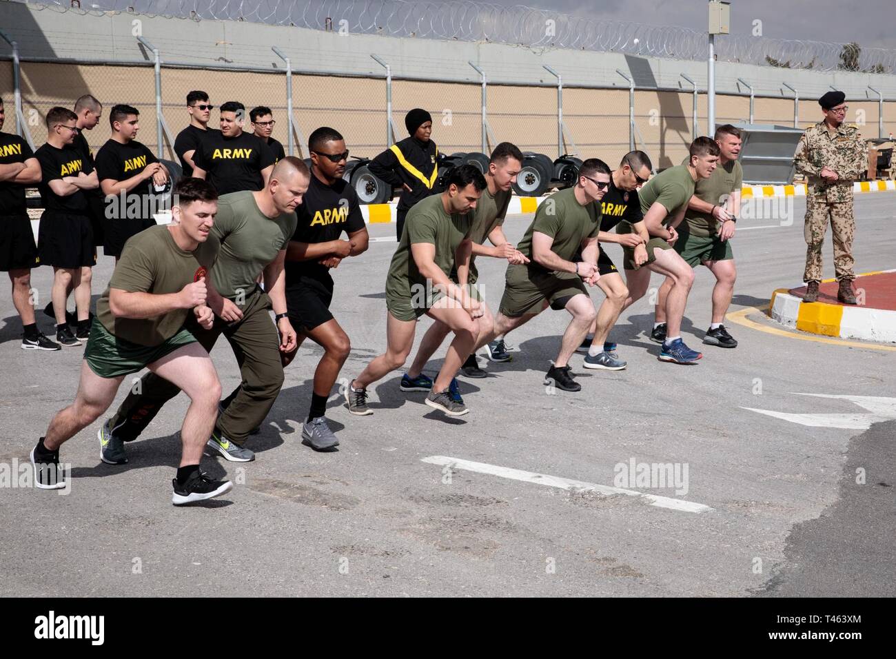 U s military training run hi-res stock photography and images - Alamy