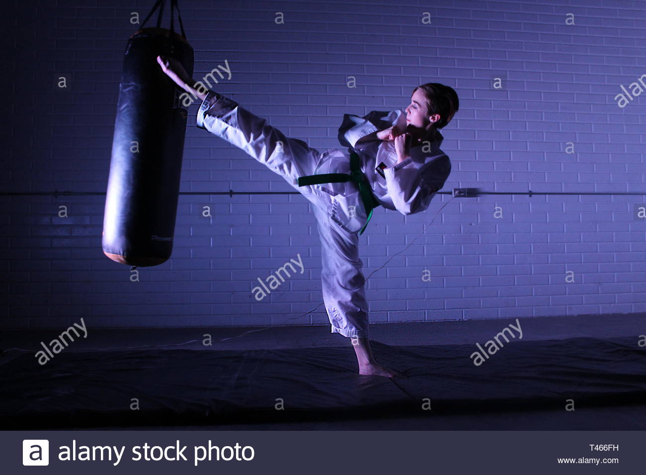 Heavy Bag Stock Photos & Heavy Bag Stock Images Alamy