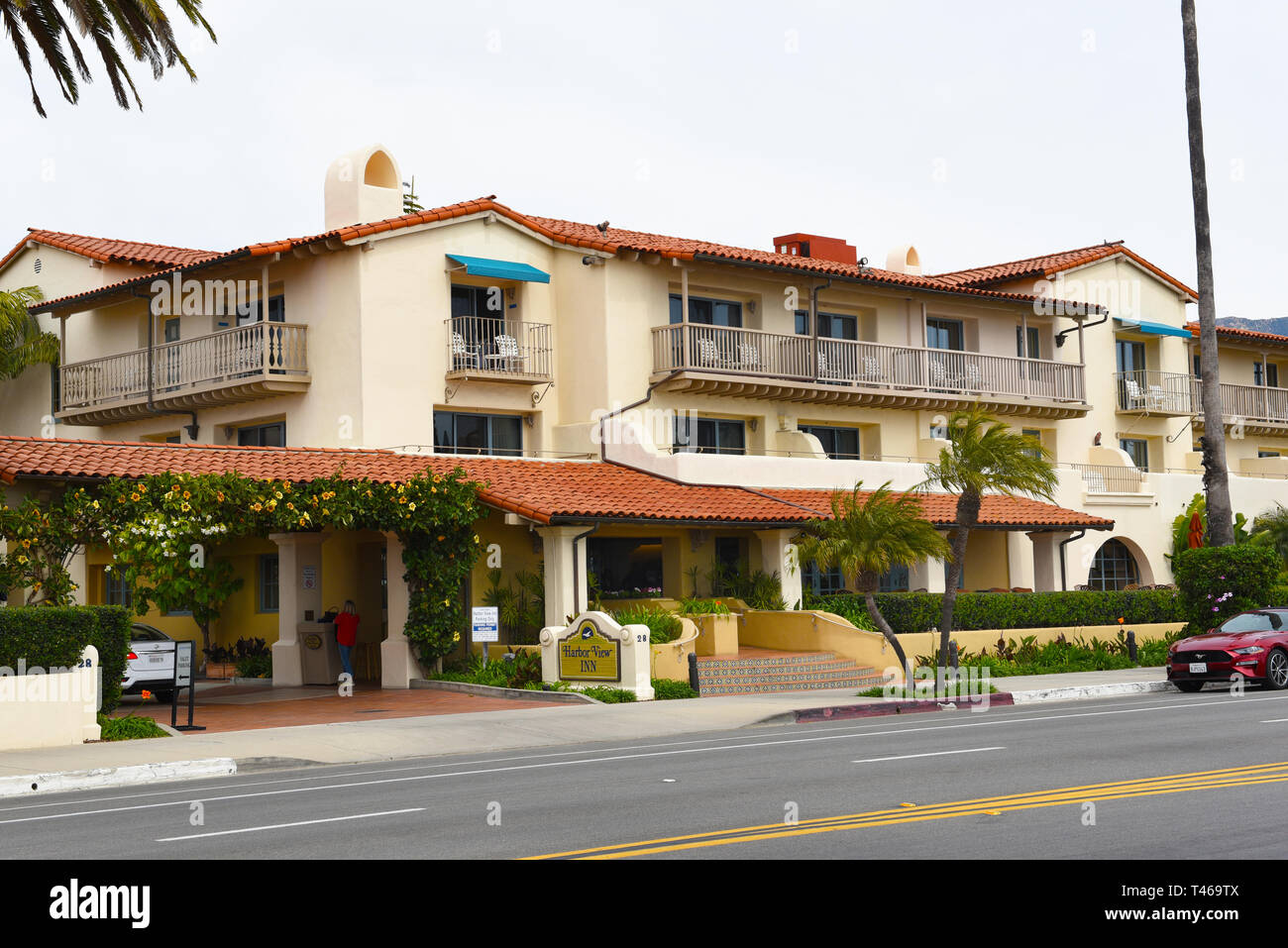 SANTA BARBARA, CALIFORNIA - APRIL 11, 2019: The Harbor View Inn, a family friendly resort style hotel across from West Beach and historic Stearns Whar Stock Photo
