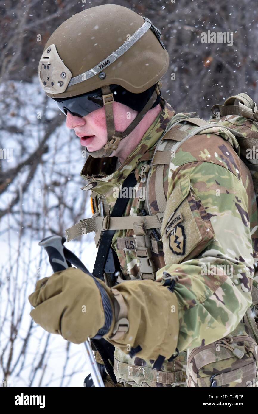 Cold Weather Leaders Course 19-004 students ski along Hippie Trail