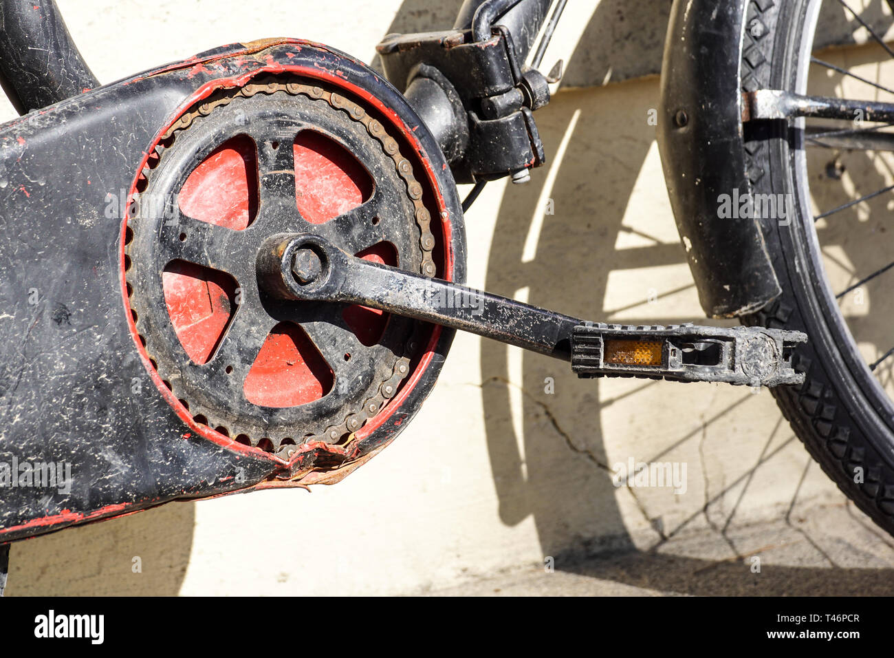Bicycle pedal . gear and bike chain detail Stock Photo Alamy
