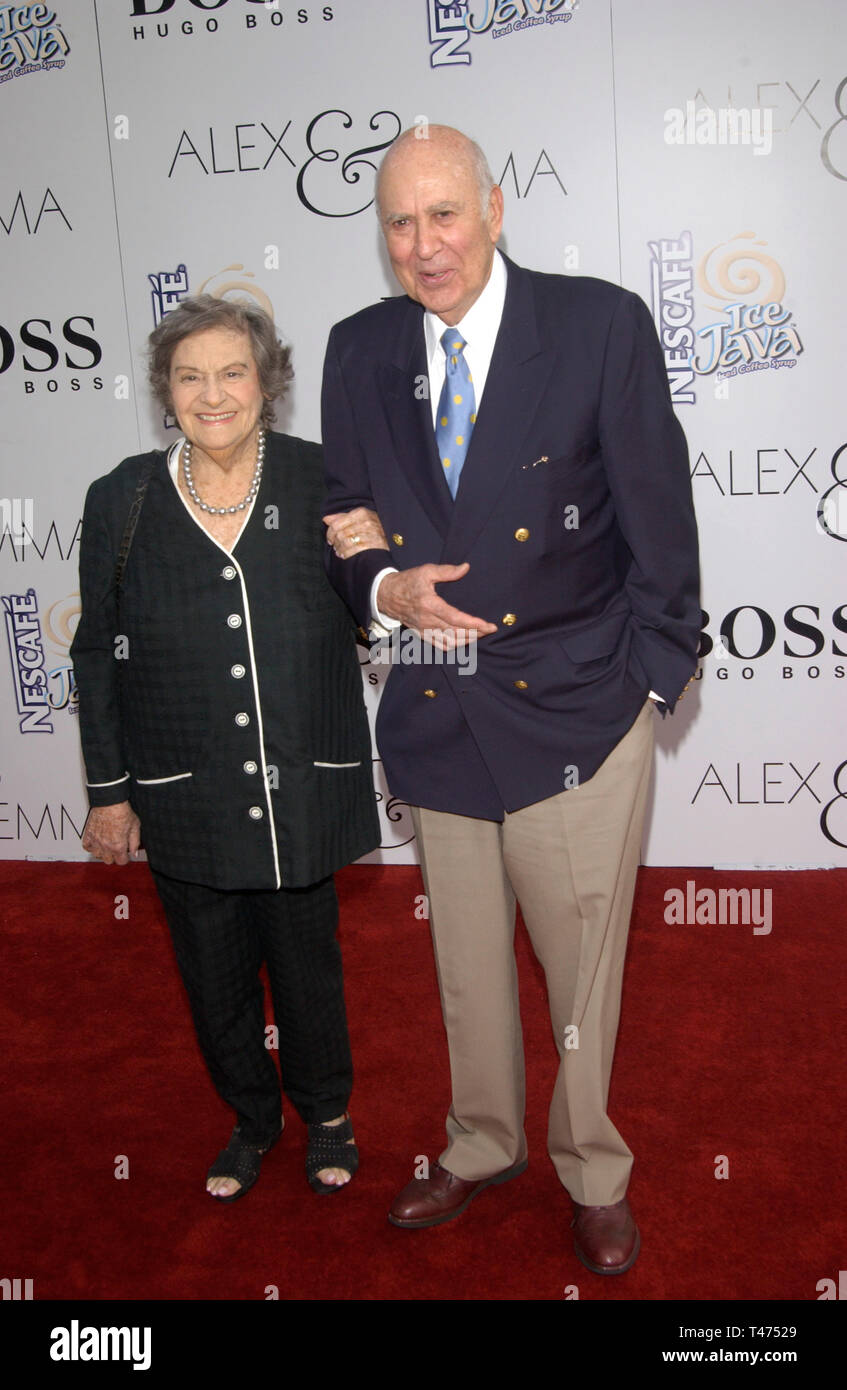 LOS ANGELES, CA. June 16, 2003: Actor CARL REINER & wife at the world premiere, in Hollywood, of Alex & Emma. Stock Photo