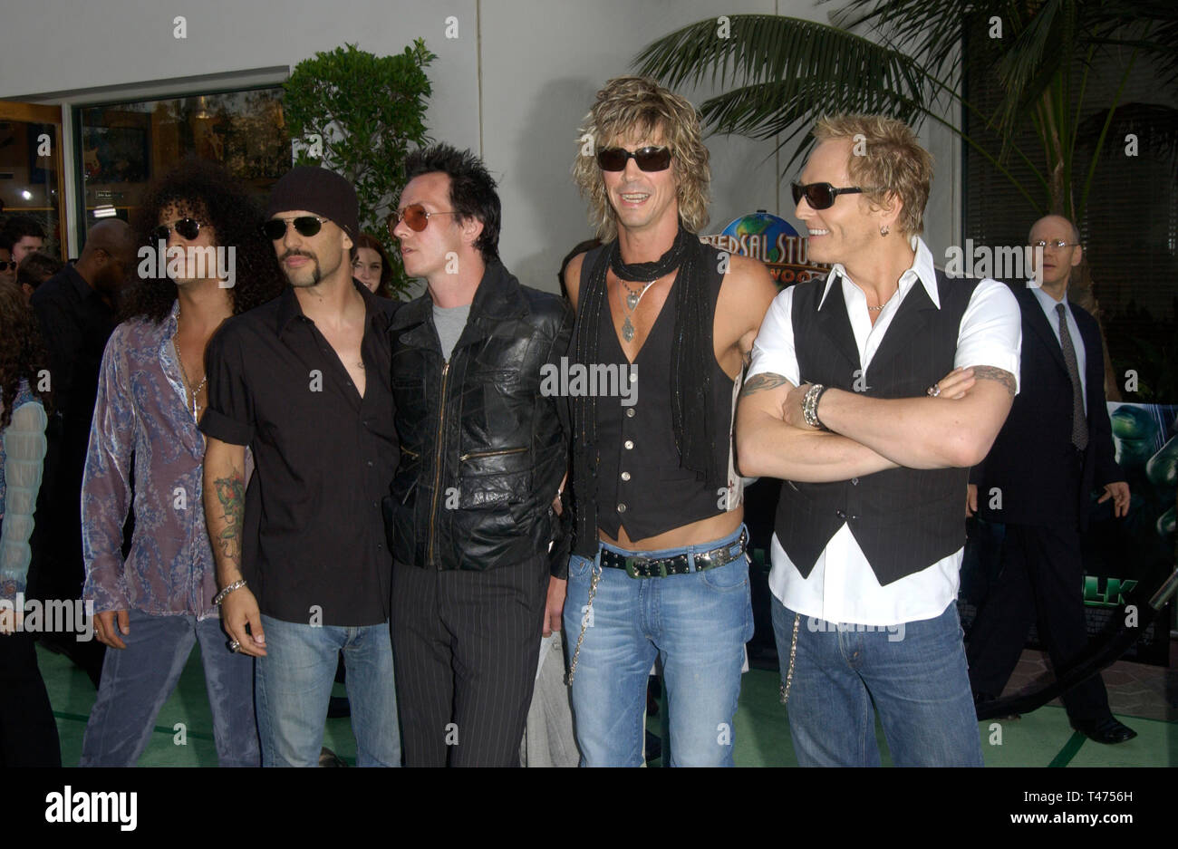 Los Angeles Ca June 17 03 Rock Group Velvet Revolver At World Premiere Of The Hulk At Universal Studios Hollywood Stock Photo Alamy Los Angeles Ca June 17 03 Rock Group Velvet Revolver At World Premiere Of The Hulk At Universal Studios Hollywood Stock Photo Alamy