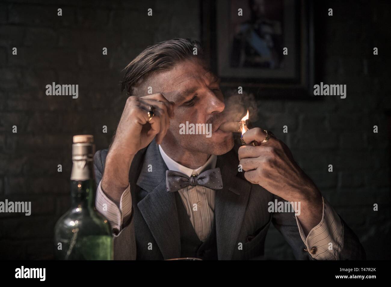 TOM HARDY in PEAKY BLINDERS (2013). Season 1 Episode 1. Credit: BRITISH