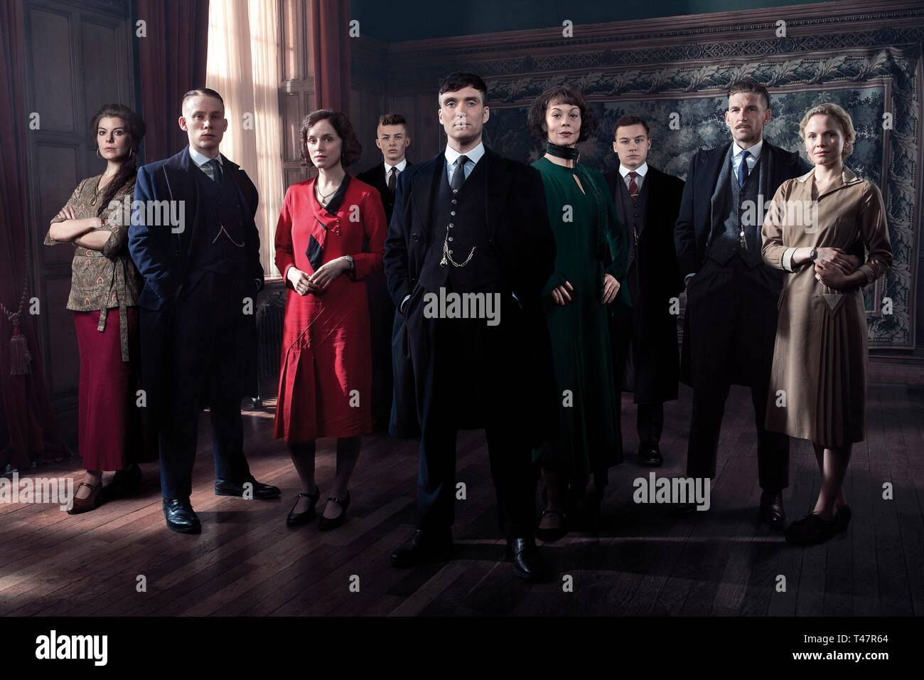 KATE PHILLIPS , CILLIAN MURPHY , HELEN MCCRORY , PAUL ANDERSON , JOE COLE , SOPHIE RUNDLE , FINN COLE , HARRY KIRTON and AIMEE-FFION EDWARDS in PEAKY BLINDERS (2013). Season 3. Credit: BRITISH BROADCASTING CORPORATION (bbc) / Album Stock Photo