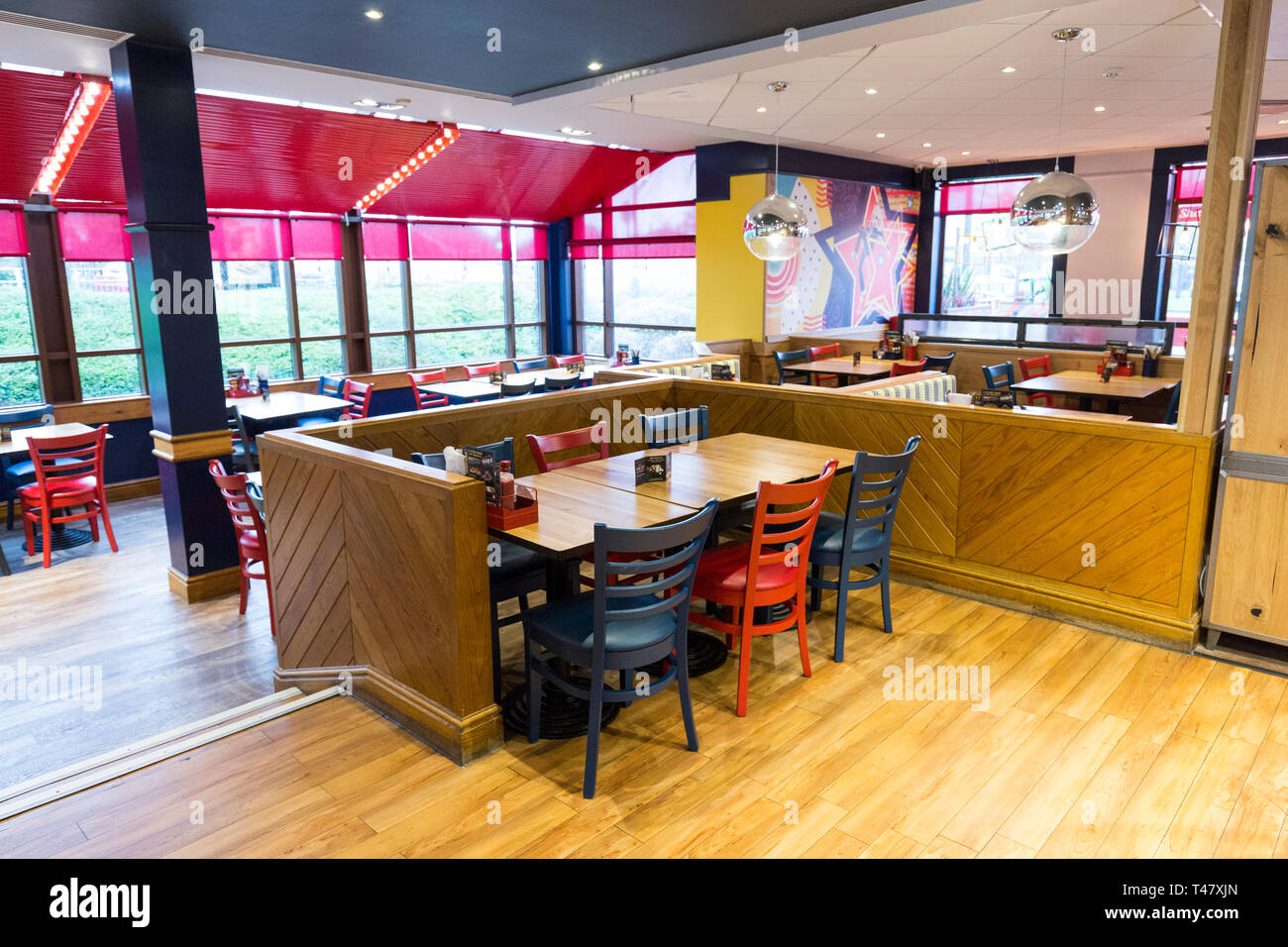 37727 Text100 16/11/17 Pizza Hut restaurant makeover , Robin Park , Wigan. Picture by Chris Bull