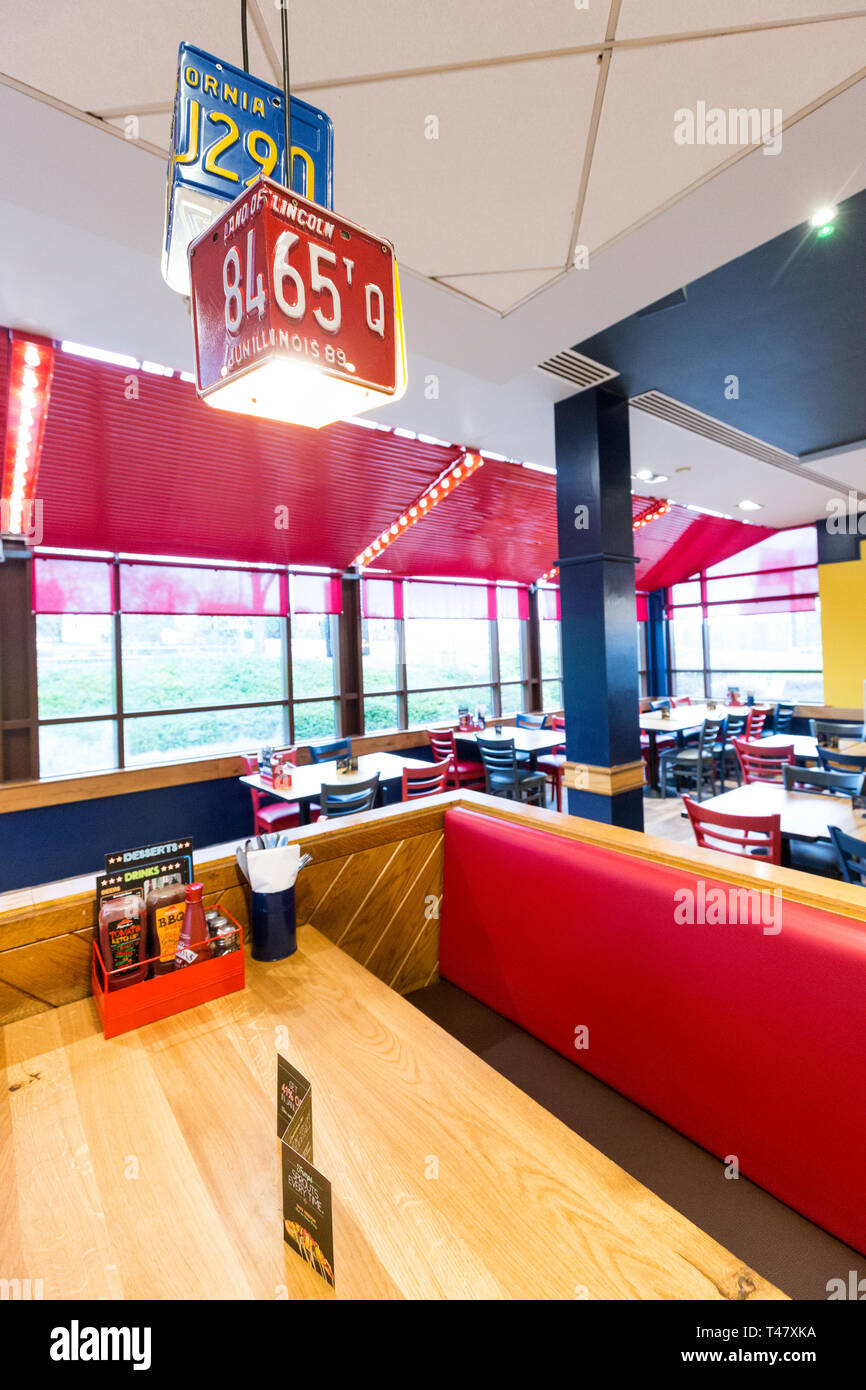 37727 Text100 16/11/17 Pizza Hut restaurant makeover , Robin Park , Wigan. Picture by Chris Bull