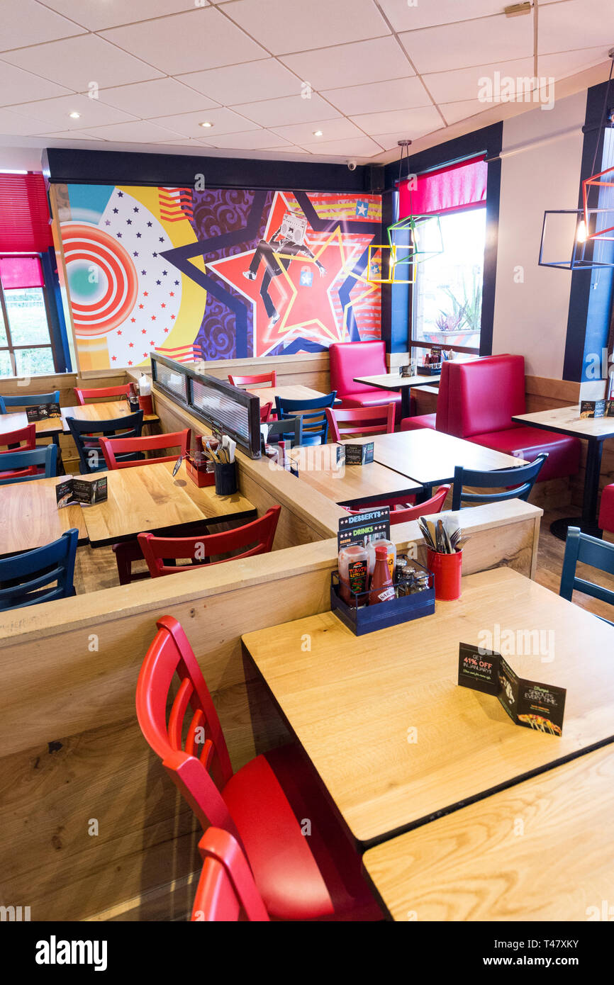 37727 Text100 16/11/17 Pizza Hut restaurant makeover , Robin Park , Wigan. Picture by Chris Bull