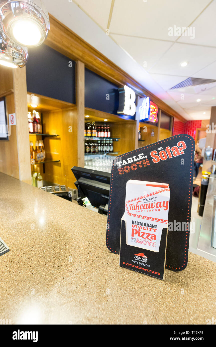 37727 Text100 16/11/17 Pizza Hut restaurant makeover , Robin Park , Wigan. Picture by Chris Bull