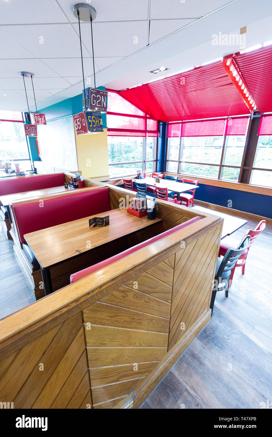 37727 Text100 16/11/17 Pizza Hut restaurant makeover , Robin Park , Wigan. Picture by Chris Bull