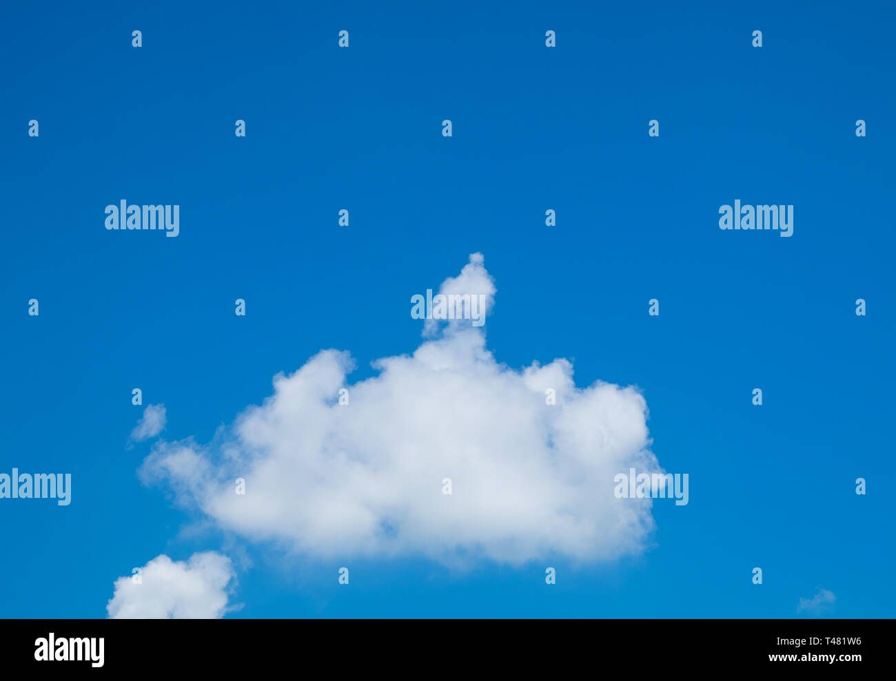 White cumulus cluster cloud hi-res stock photography and images - Alamy