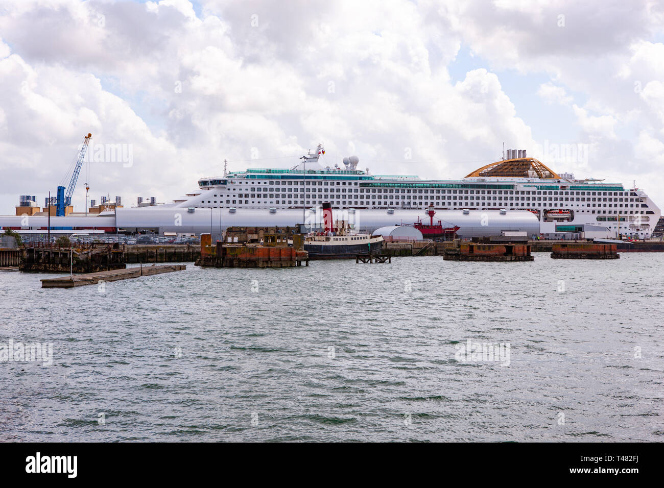 Ocean liner in dock at the port of Southampton, England Stock Photo Alamy
