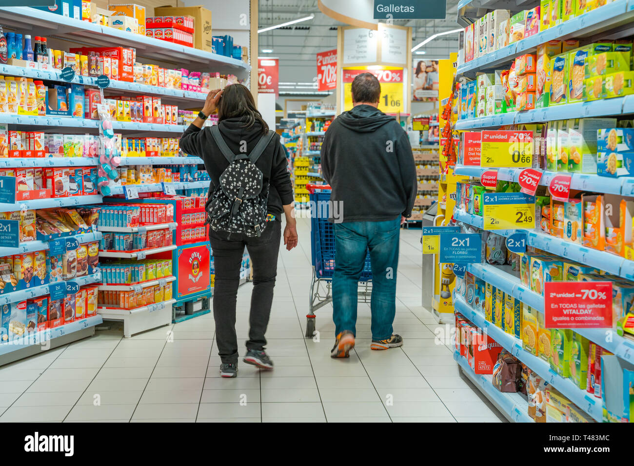 Man doing shopping at supermarket hi res stock photography and images Page 3 Alamy