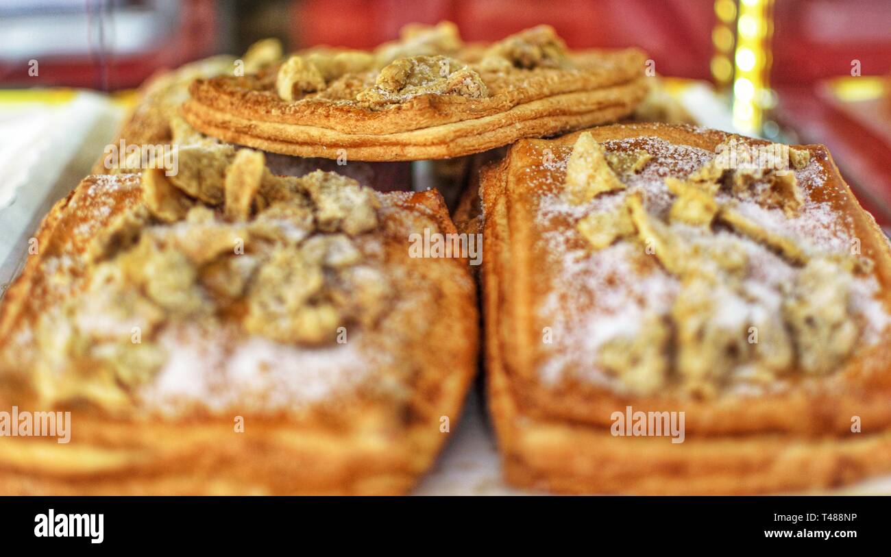 Page 3 - Pastry Case High Resolution Stock Photography and Images - Alamy