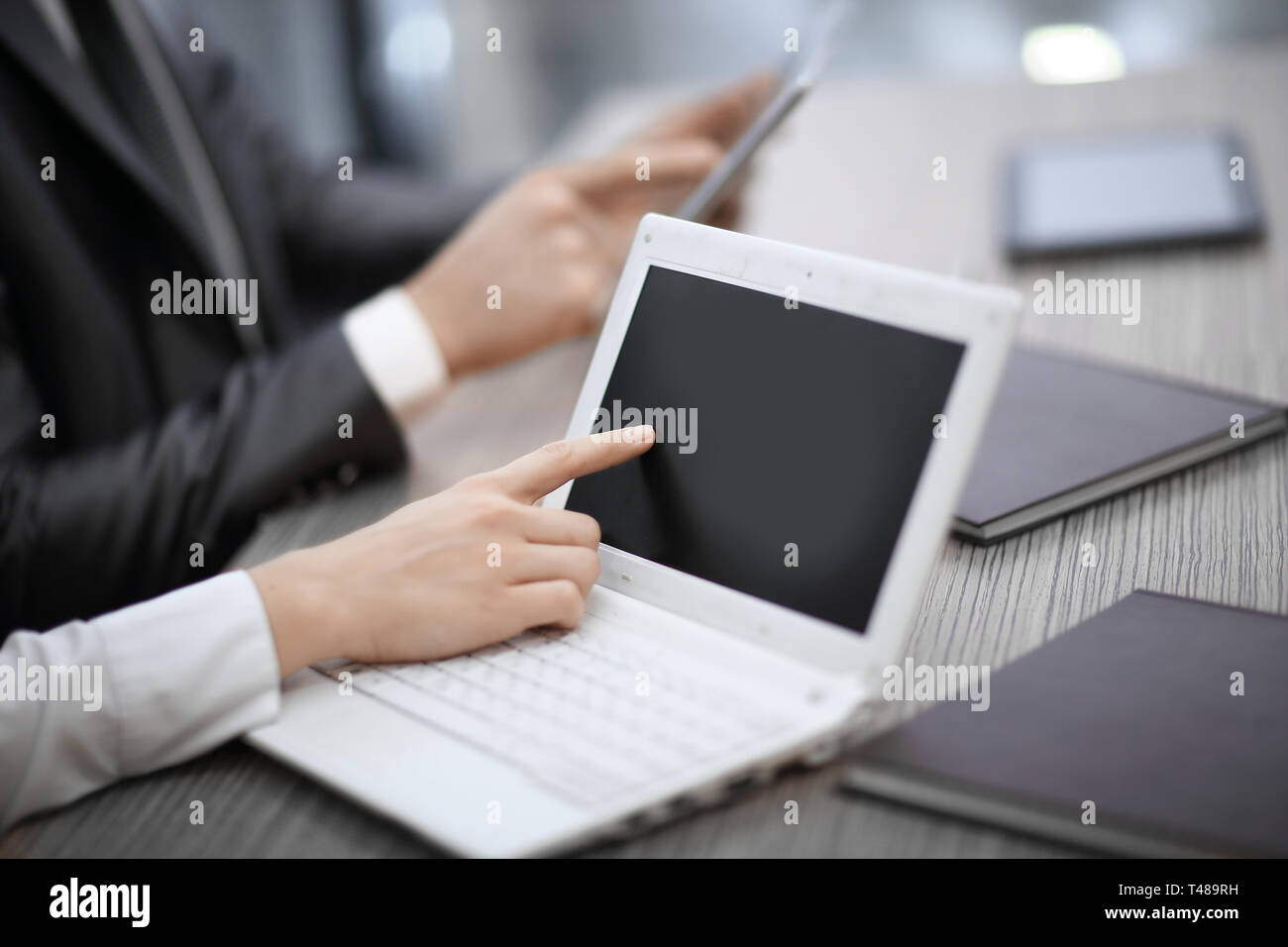 Employees pointing laptop screen hi-res stock photography and images ...