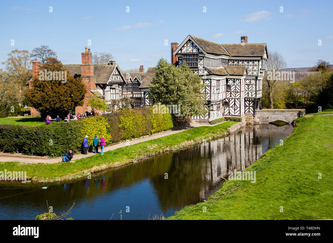 Tudor manor house hi-res stock photography and images - Alamy