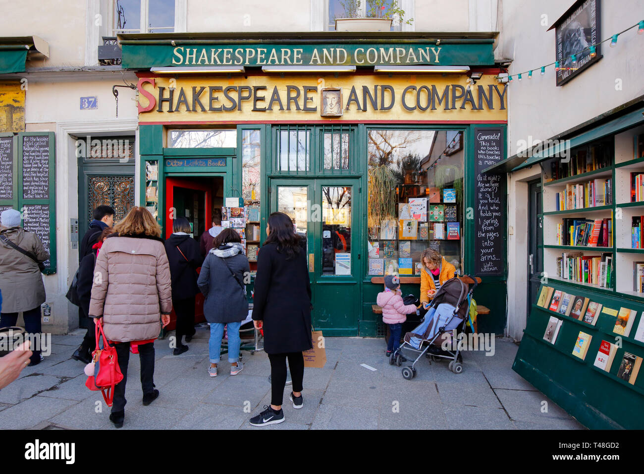 Staircase to second floor reading room in Shakespeare and Company  bookstore.Paris.France Stock Photo - Alamy