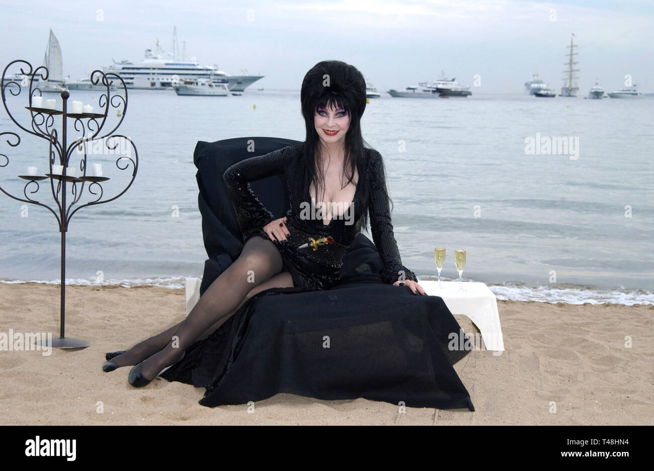 CANNES, FRANCE. May 18, 2003: Actress ELVIRA (CASSANDRA PETERSON) at photocall at the Cannes Film Festival for her new movie Elvira's Haunted Hills. Stock Photo