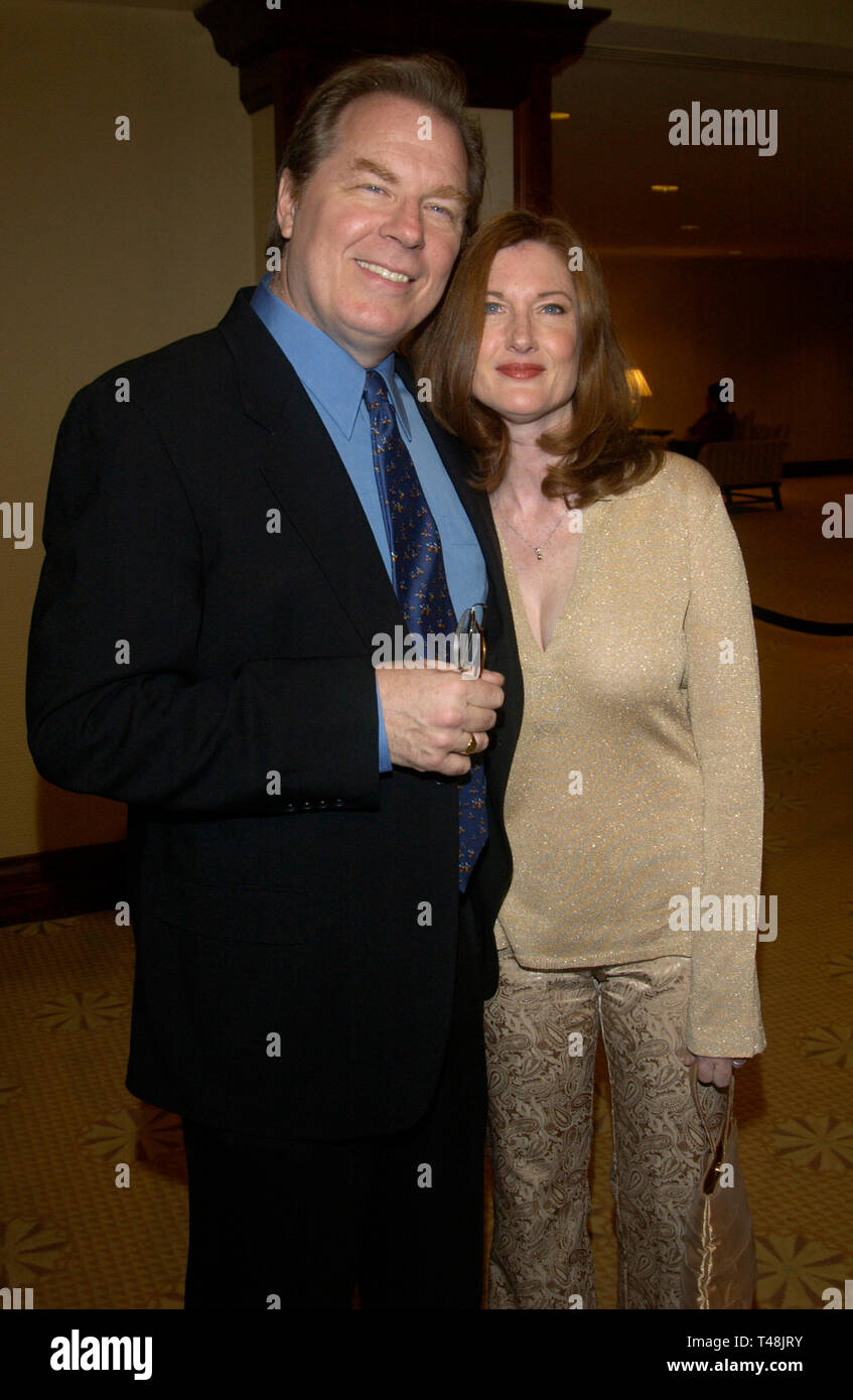 LOS ANGELES, CA. September 25, 2003: Actor MICHAEL McKEAN & wife actress ANNETTE O'TOOLE at the National Multiple Sclerosis Society's 29th Annual Dinner of Champions honoring Bob and Harvey Weinstein. Stock Photo