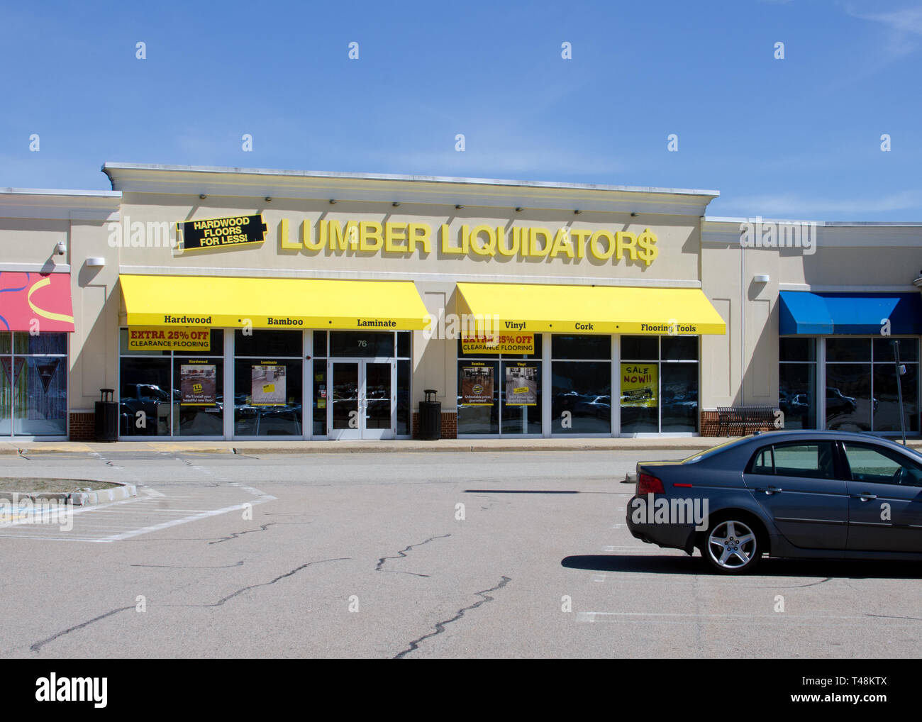 Lumber Liquidators exterior a chain of hardwood flooring stores Stock Photo