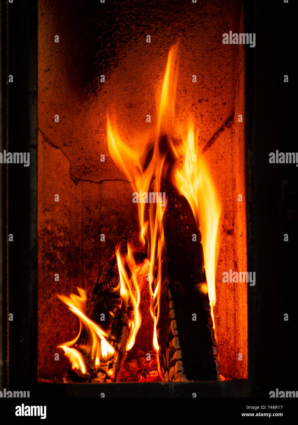Image of burning logs hi-res stock photography and images - Alamy