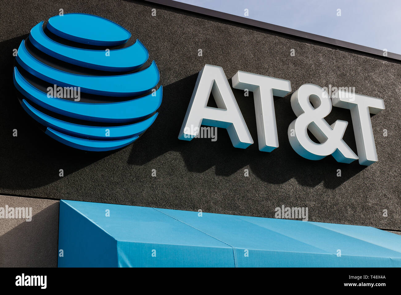 St. Marys - Circa April 2019: AT&T Retail cell phone and mobility store. AT&T wrapped up its merger with WarnerMedia and now controls HBO and CNN VII Stock Photo