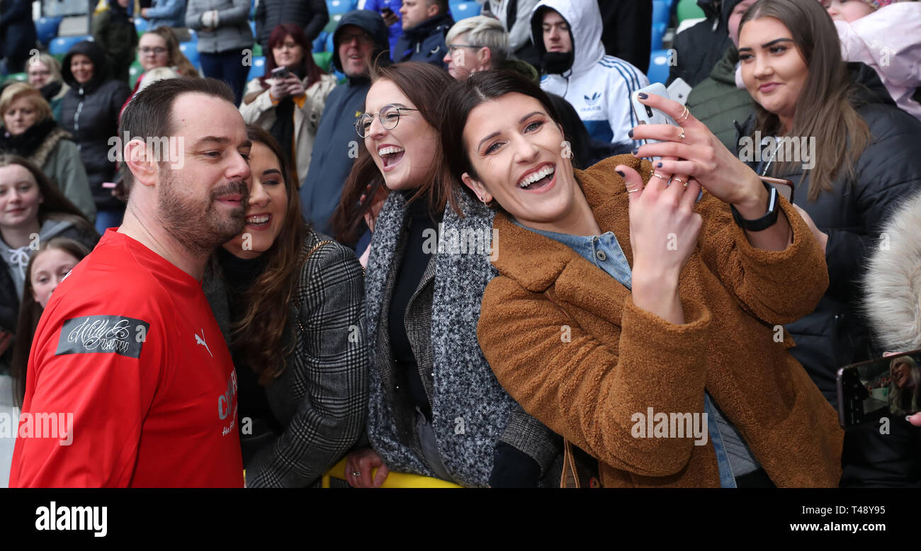 Fans celebrity hi-res stock photography and images - Alamy