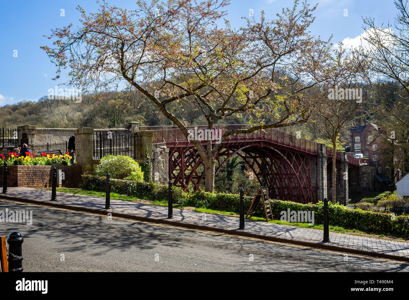 Worlds first cast iron bridge hi-res stock photography and images - Alamy