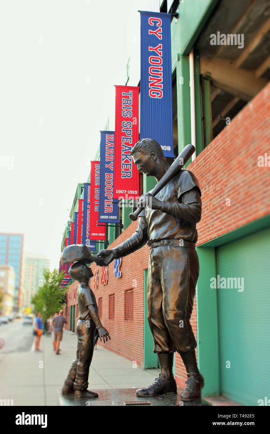Ted Williams and young boy statue outside of Fenway Park baseball