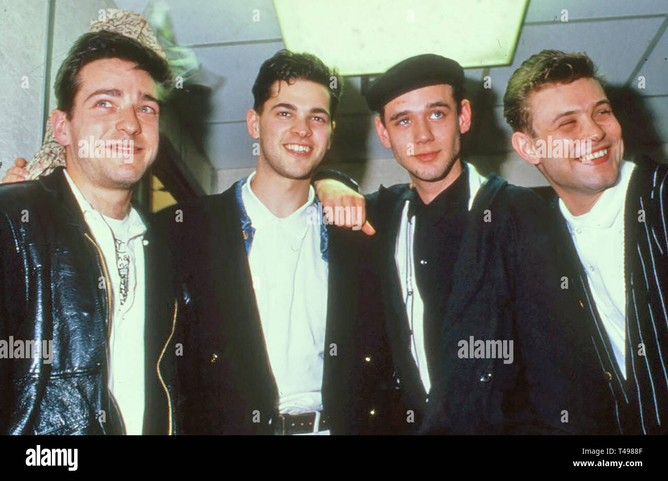 CURIOSITY KILLED THE CAT British pop band about about 1988 with lead singer Ben Volpeliere second from right Stock Photo
