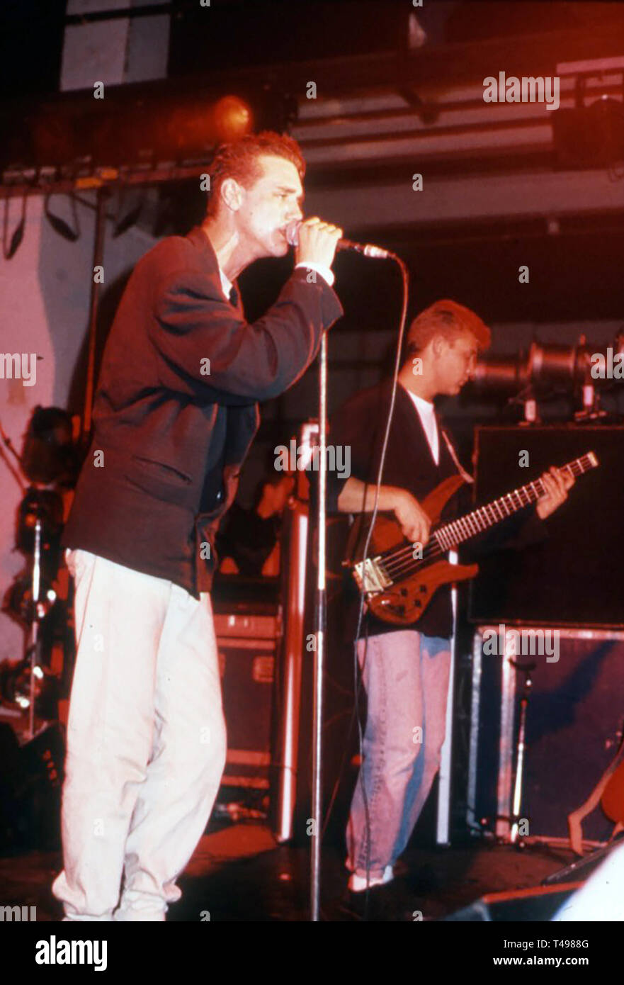 CURIOSITY KILLED THE CAT British pop band about about 1988 with lead singer Ben Volpeliere Stock Photo