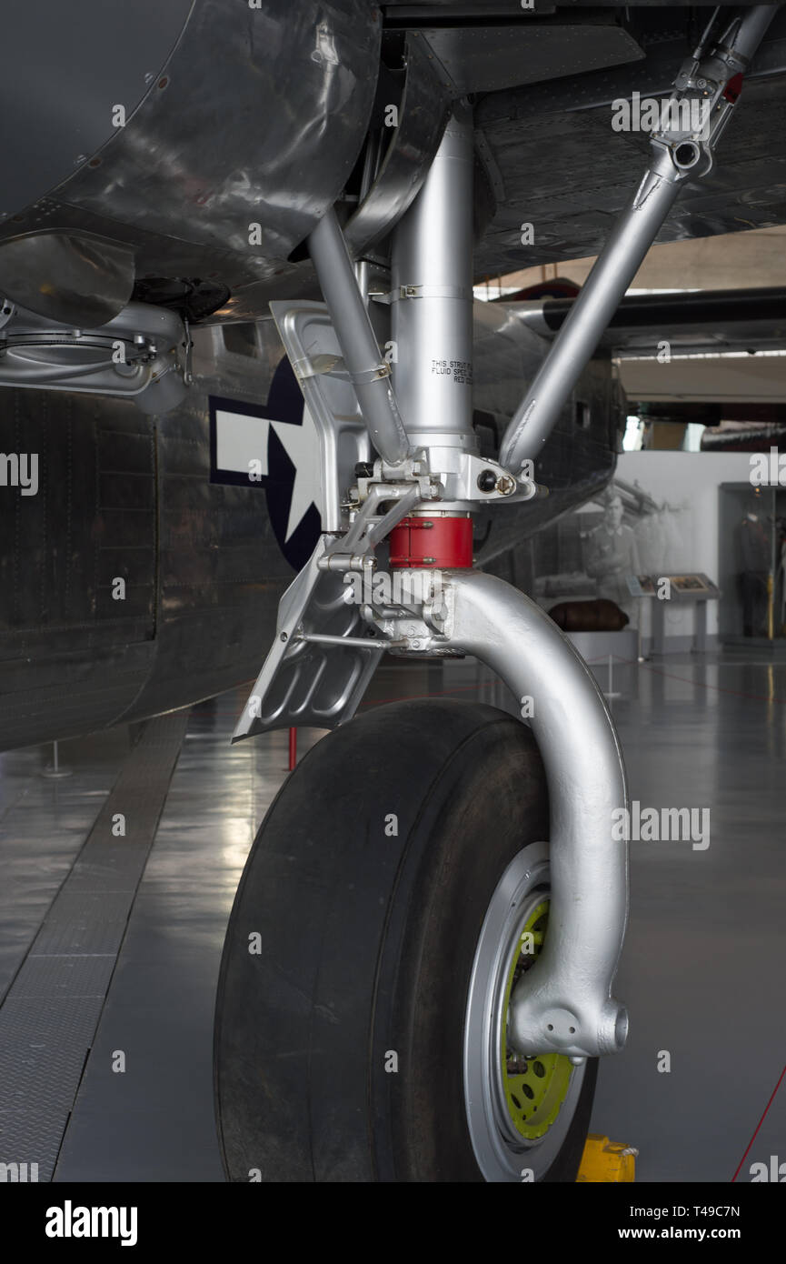 洋書 GERMAN AIRCRAFT LANDING GEAR 41yzZ9qFBNL._AC_SY200_QL15_.jpg