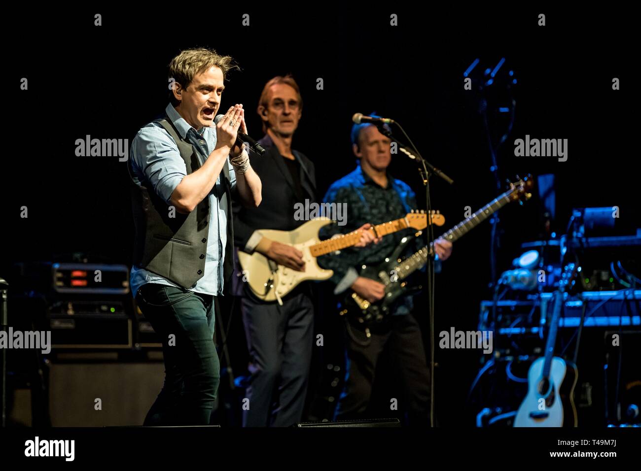 Berlin, Deutschland. 12th Apr, 2019. 12.04.2019, the music project Mike & the Mechanics of the Genesis guitarist Mike Rutherford live on the Looking Back Over My Shoulder Tour in the Admiralspalast in Berlin. The band's regulars alongside Mike Rutherford are currently the Brit Andrew Roachford and the Canadian Tim Howar, both of whom are vocalists, and Roachford also keyboards. | usage worldwide Credit: dpa/Alamy Live News Stock Photo