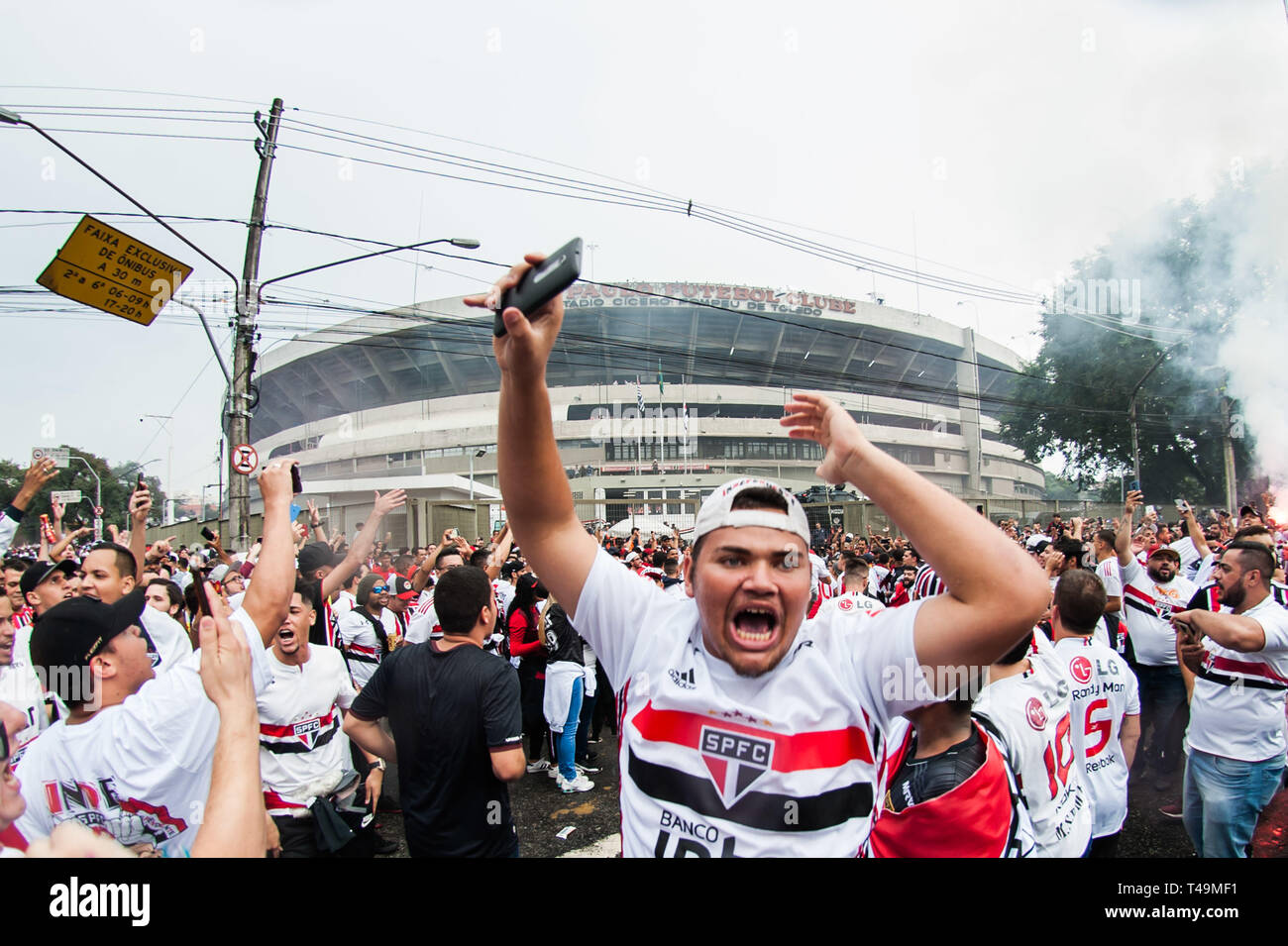Sao Paulo Brazil 14th Apr 2019 Sao Paulo Fc X Corinthians Spfc Fans Welcome Buses Before The Game Between Sao Paulo Fc And Corinthians Held At The Morumbi Stadium In Sao