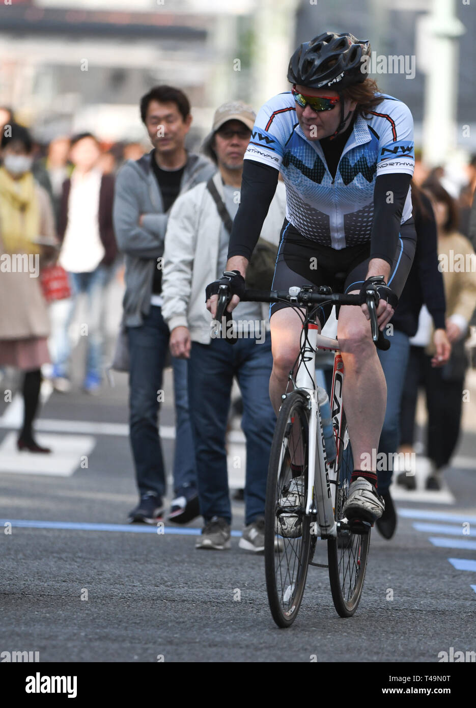 Tokyo, Japan. 6th Apr, 2019. A man rides his bisicle at Ginza in Tokyo Japan on Sunday, April 7, 2019. Photo: Ramiro Agustin Vargas Tabares Credit: Ramiro Agustin Vargas Tabares/ZUMA Wire/Alamy Live News Stock Photo
