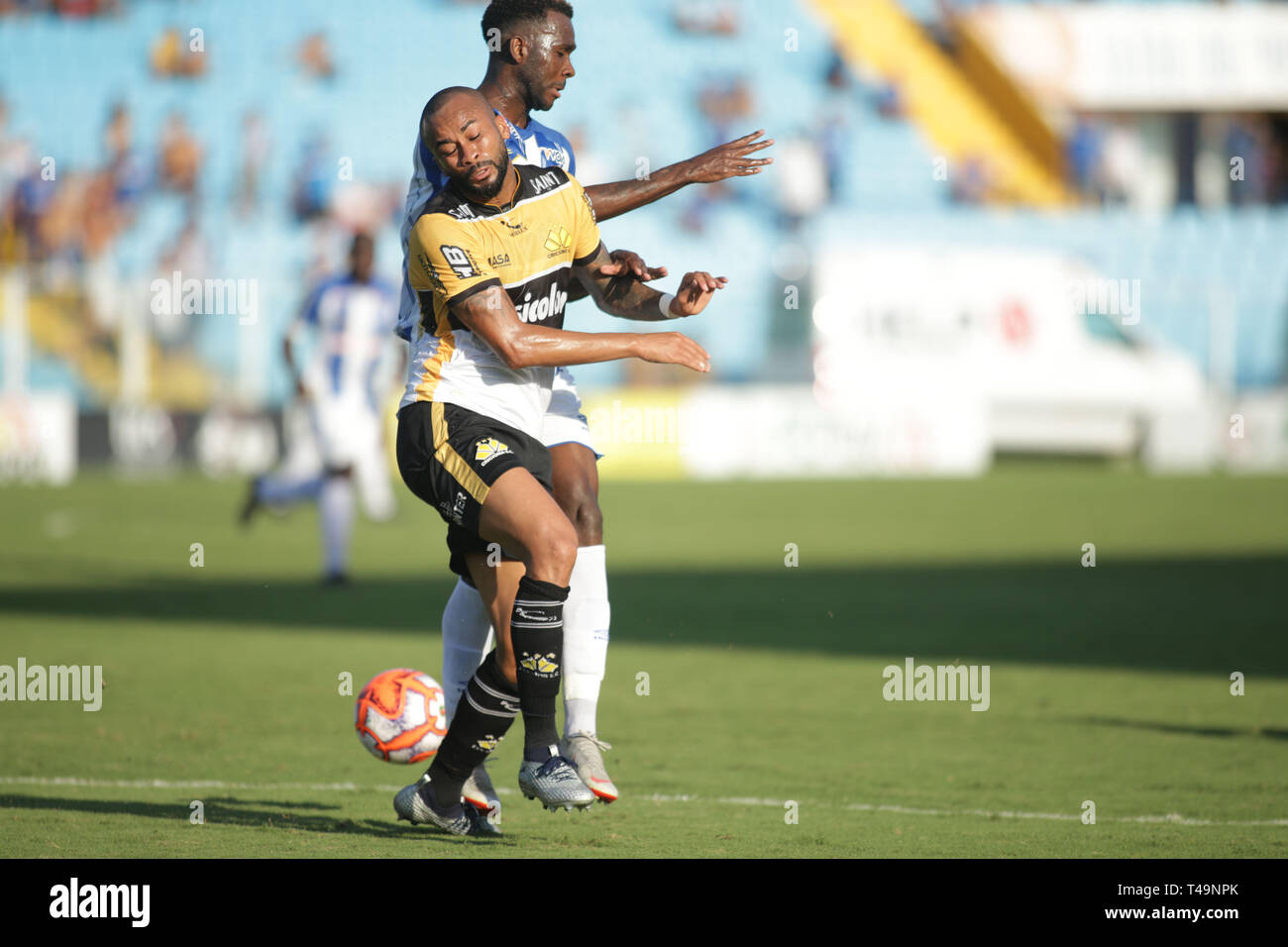 Florianopolis, Brazil. 14th Apr, 2019. SC - Florianopolis - 04/14/2019 - Catarinense 2019, Ava x Crici ma - Igor Fernandes of the Avai dispute bid with Wesley of Criciuma during match in the Stadium Ressacada by the State Championship 2019 Photo: Guilherme Hahn/AGIF Credit: AGIF/Alamy Live News Stock Photo