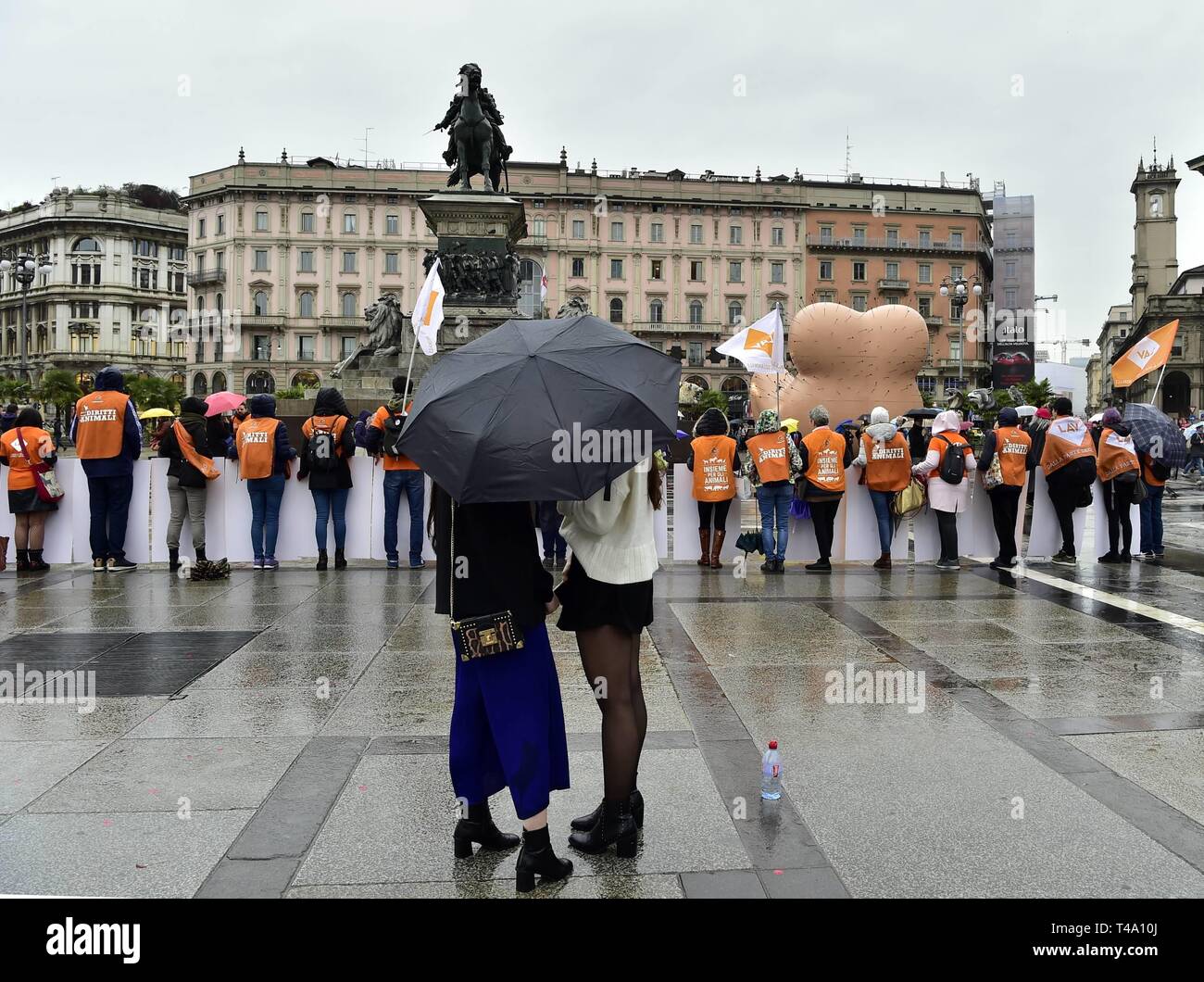 Activists of Lav Milan make a garrison in Piazza Duomo Let It Bee, Let the lambs and all the other animals live (Duilio Piaggesi/Fotogramma, Milan - 2019-04-14) p.s. la foto e' utilizzabile nel rispetto del contesto in cui e' stata scattata, e senza intento diffamatorio del decoro delle persone rappresentate Stock Photo