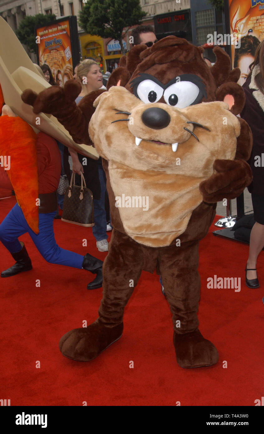 LOS ANGELES, CA. November 09, 2003: TASMANIAN DEVIL at the world premiere,  in Hollywood, of his new movie Looney Tunes Back in Action Stock Photo -  Alamy