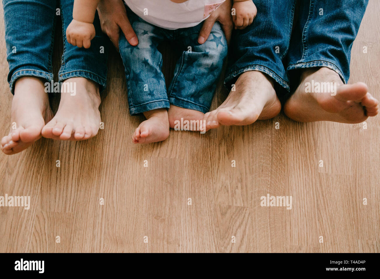 Family feet. Семья ножки. Картинки ног семьи. Фото семья стопы. Barefoot Family.