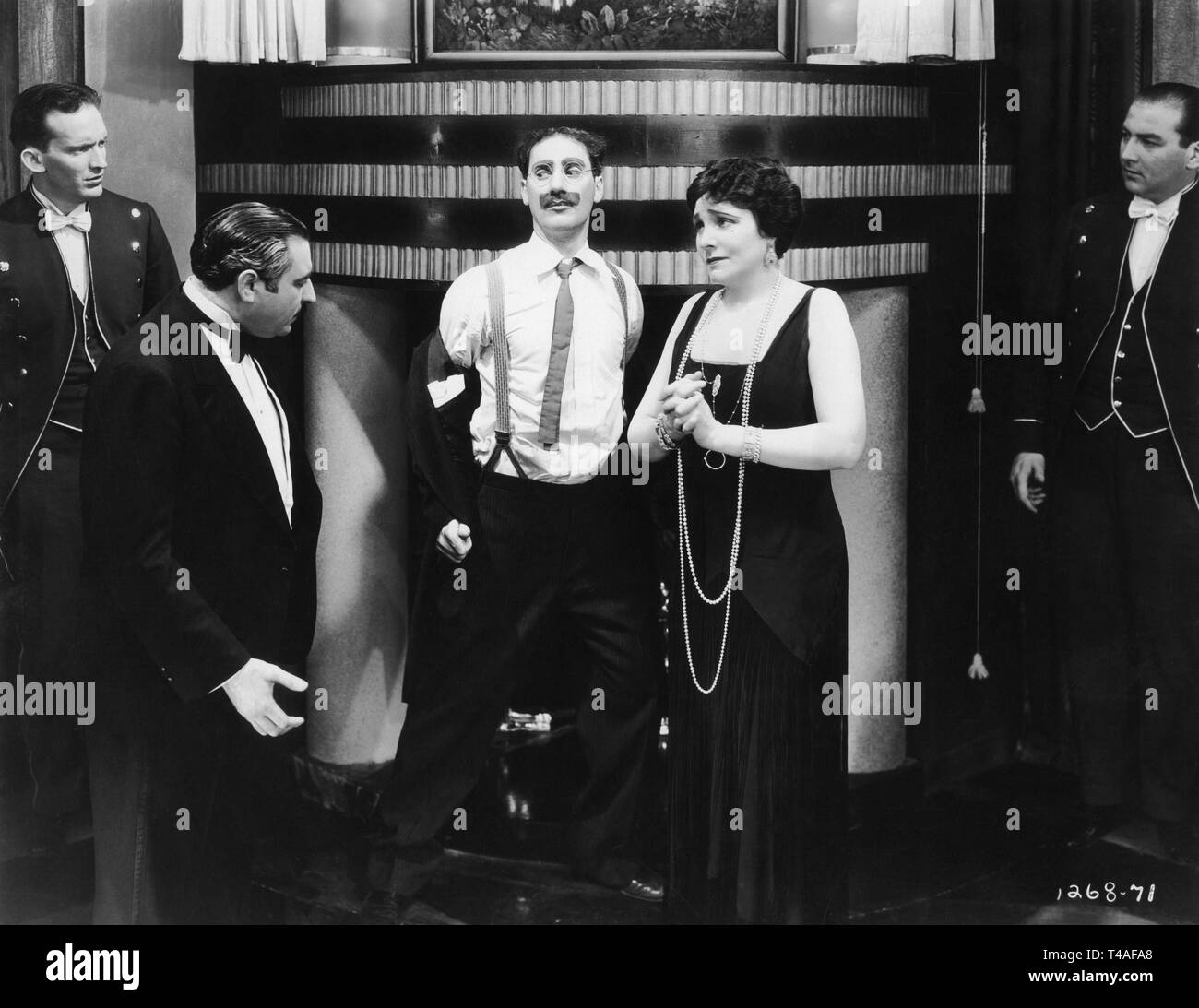 GROUCHO MARX as Captain Jeffrey Spaulding MARGARET DUMONT as Mrs Rittenhouse ANIMAL CRACKERS 1930 director Victor Heerman  writers George S Kaufman Morrie Ryskind Bert Kalmar Harry Ruby Paramount Pictures Stock Photo