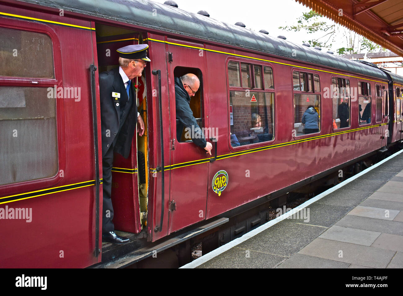 Tren de pasajeros de ferrocarril Midland 1900 Fotografía de stock - Alamy