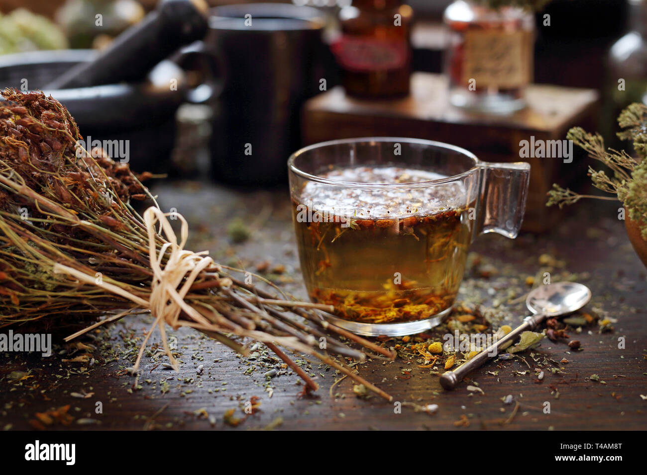 Чай из лечебных трав. 20 травяных чаев. 20 травяных чаев. Отвар из трав. 20 травяных чаев.