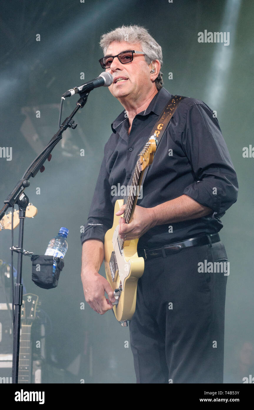 Graham gouldman songwriter hi-res stock photography and images - Alamy