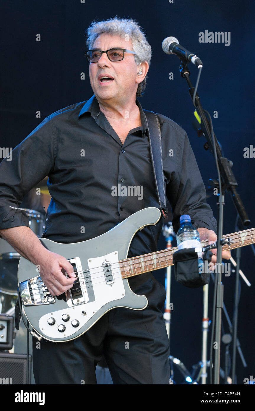 Graham gouldman songwriter hi-res stock photography and images - Alamy