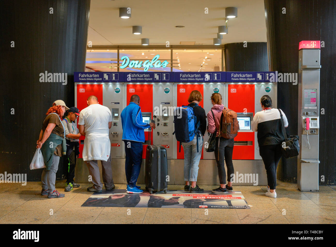 Fahrkartenautomat, Foyer, Hauptbahnhof, Koeln, Nordrhein-Westfalen, Deutschland Stock Photo