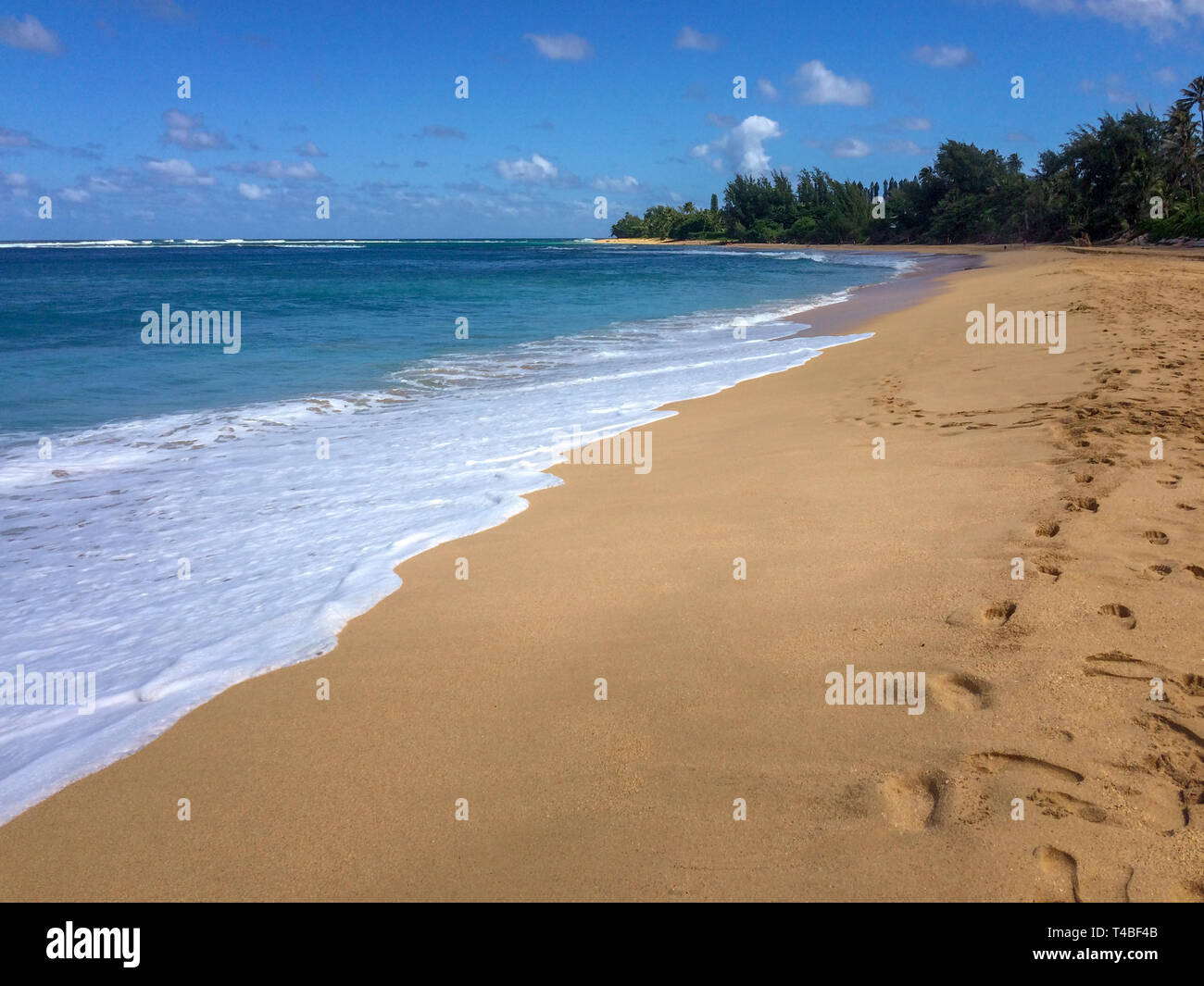 Haena Beach Park with Tunnels Beach (Makua Beach) on the Hawaiian