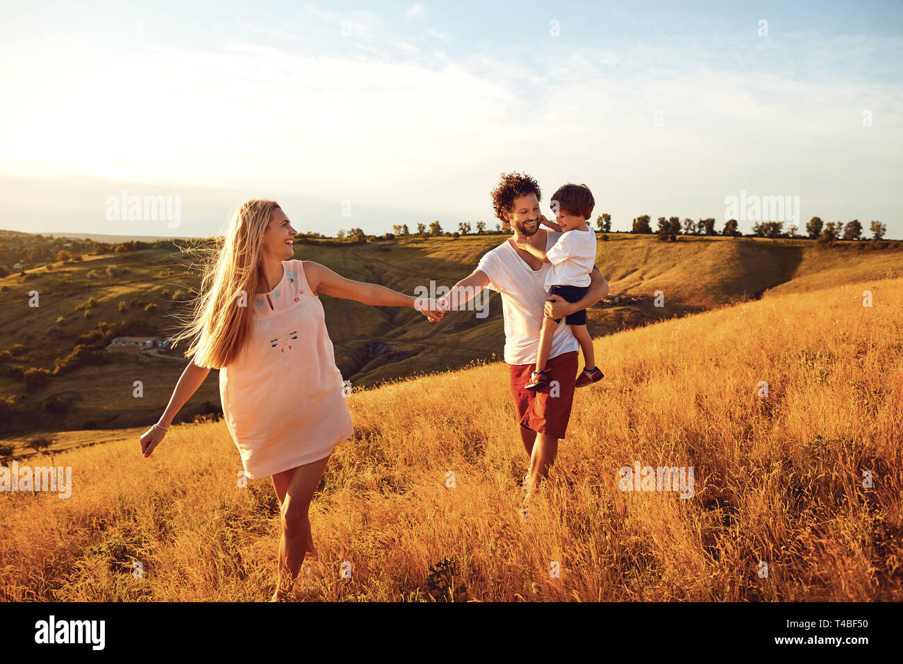 Family with kid walking hi-res stock photography and images - Alamy